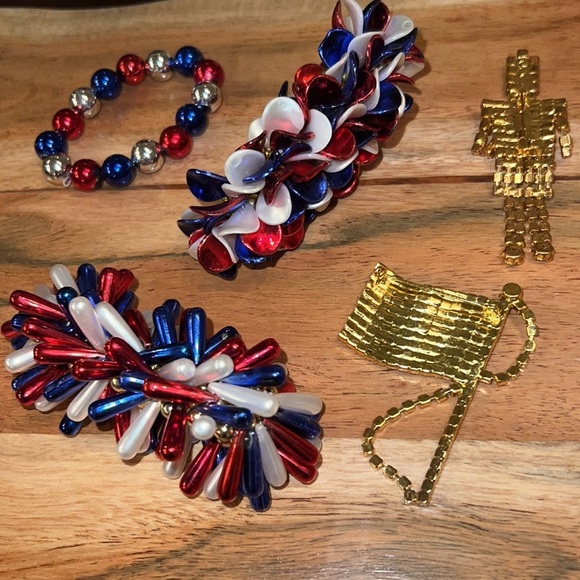Red white blue patriotic USA flag & soldier broach (2) w/ gold back & bracelets - Picture 13 of 16